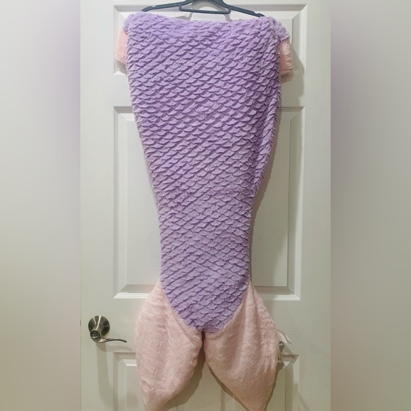 Mermaid Faux Fur Tail Blanket | OS - Picture 3 of 3